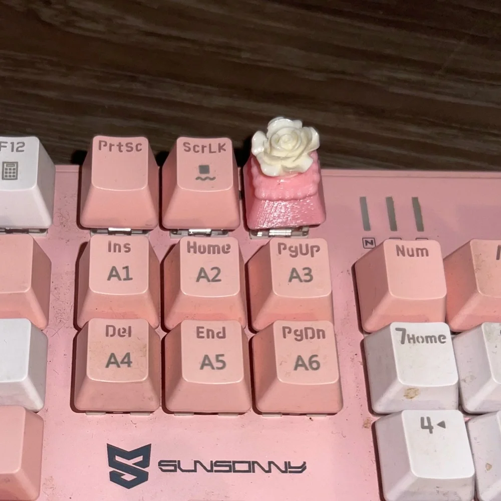 Merdia -Pink and White light up gaming USB Keyboard